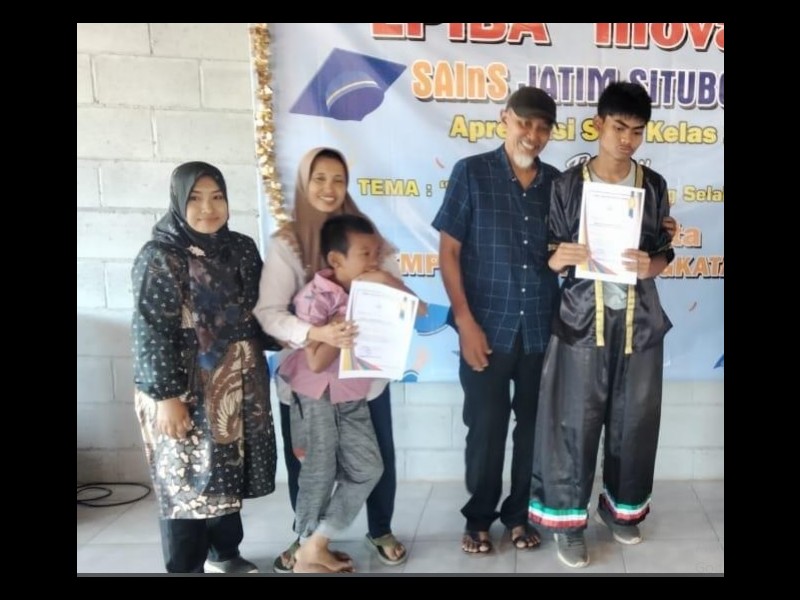 Pelepasan Siswa Kelas IX SMP SAInS Jatim:  Sederhana Namun Penuh Makna